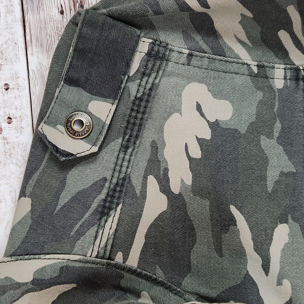 Kensie Jeans, Women's Camo Military stretch jacket with pockets, full zip/snap. - Picture 4 of 7